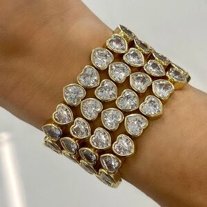 STRETCHY HEART BRACELET